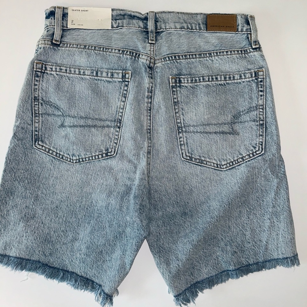 NWT American Eagle Skater Short frayed, raw edge hem Hi Rise jean shorts sz 2/26 - Picture 6 of 13